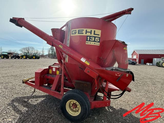 Image of Gehl 135 equipment image 3