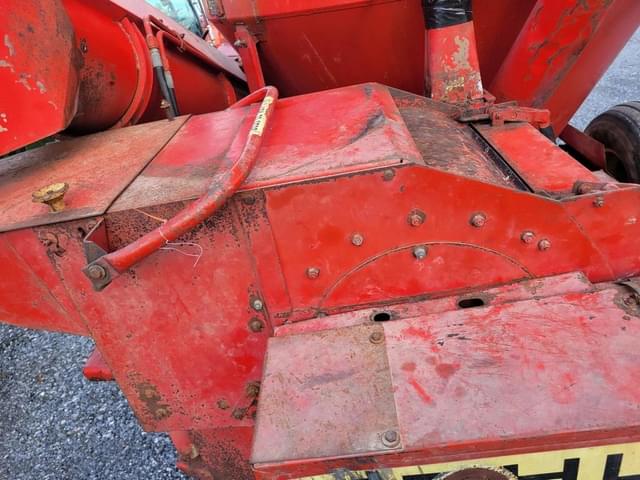 Image of Gehl 135 equipment image 4