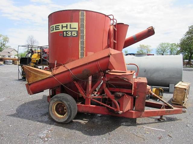 Image of Gehl 135 equipment image 1