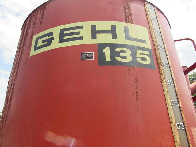 Image of Gehl 135 equipment image 2