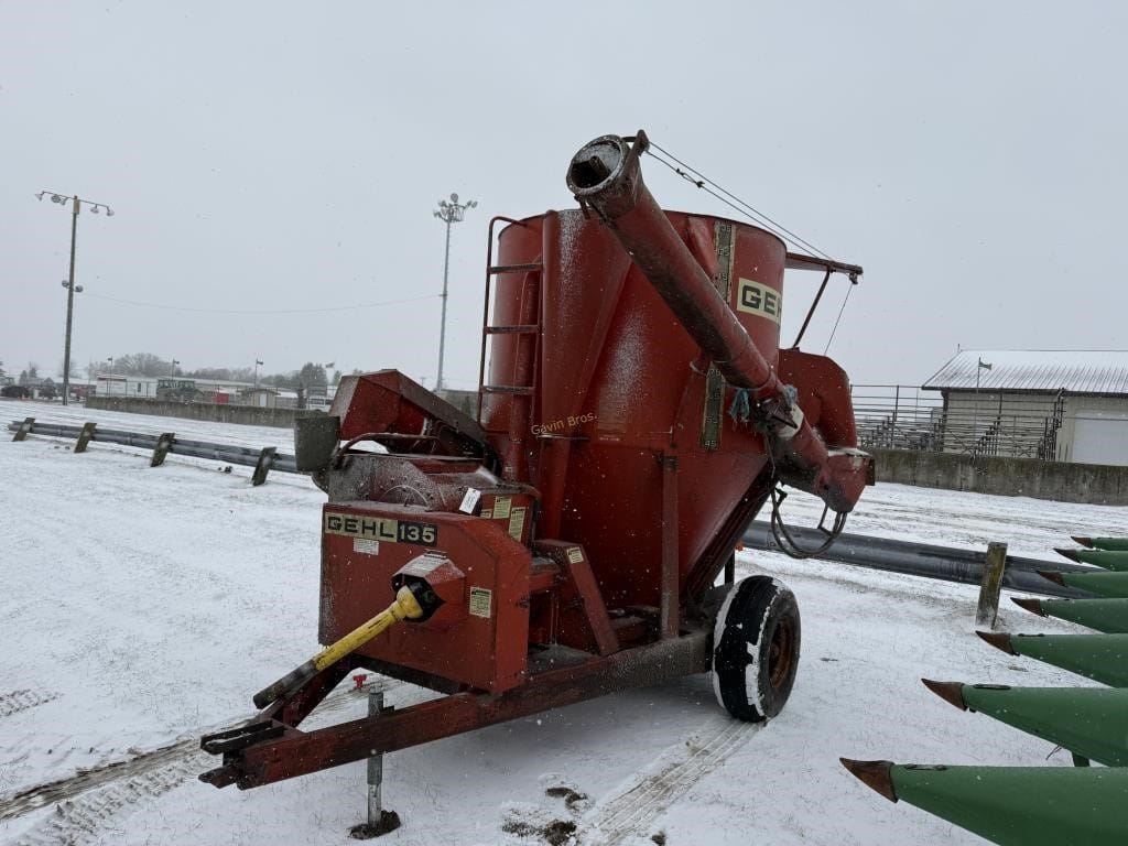 Gehl 135 Equipment Image0