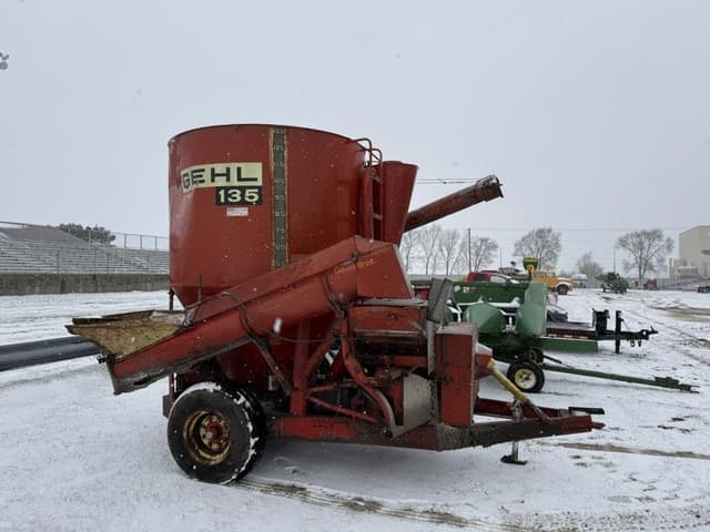 Image of Gehl 135 equipment image 2