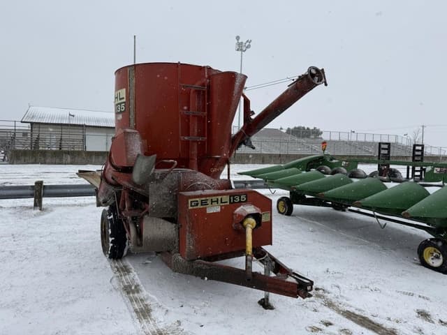 Image of Gehl 135 equipment image 1