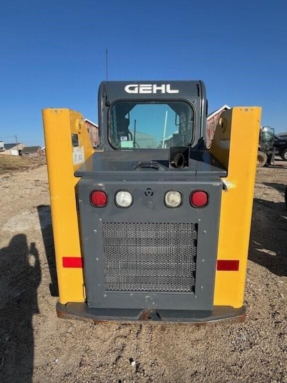 Image of Gehl R135 equipment image 3