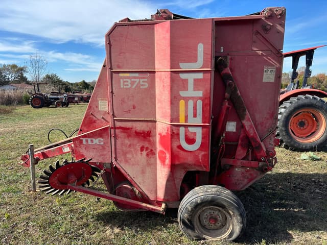 Image of Gehl 1375  equipment image 2