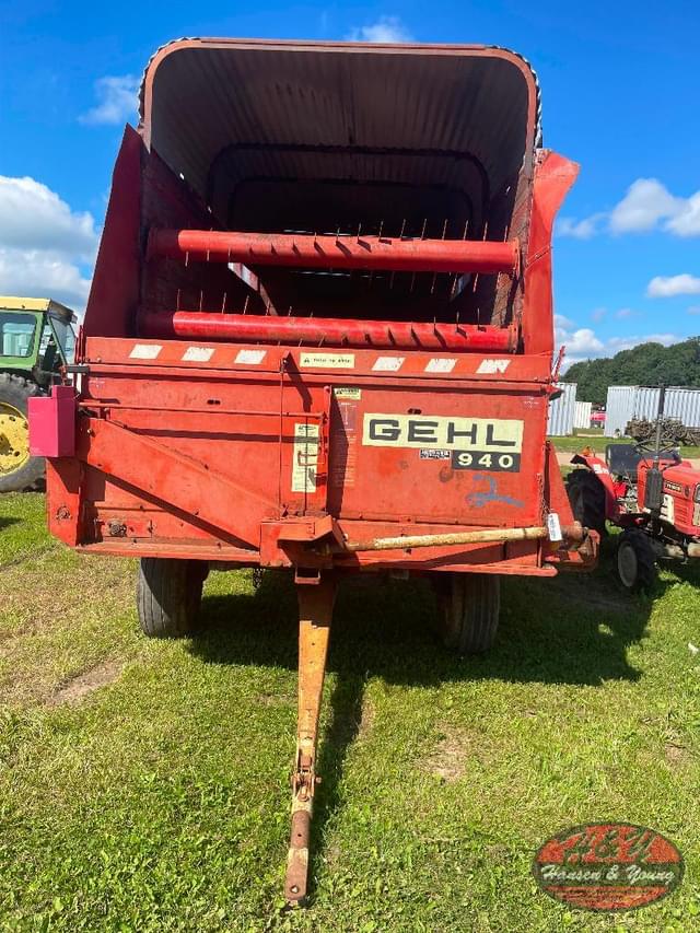 Image of Gehl 940 equipment image 1