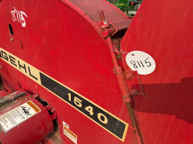 Image of Gehl 1540 equipment image 4