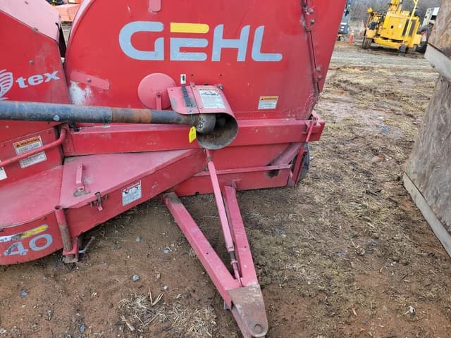 Image of Gehl 1540 equipment image 1