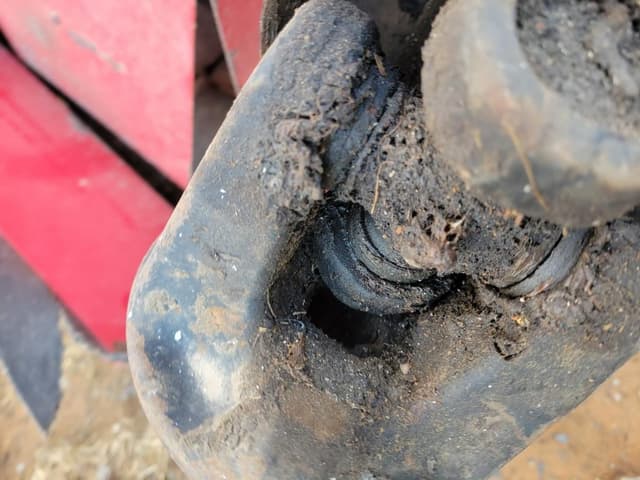 Image of Gehl 1540 equipment image 4