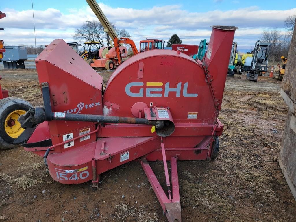 Gehl 1540 Equipment Image0
