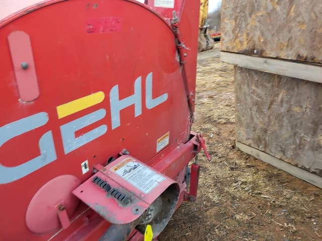 Image of Gehl 1540 equipment image 2