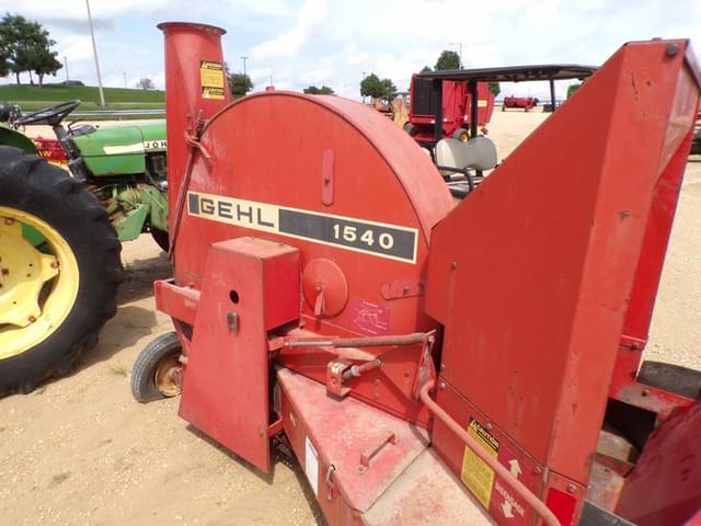 Image of Gehl 1540 equipment image 4