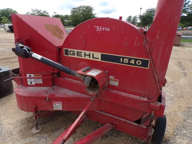 Image of Gehl 1540 equipment image 2