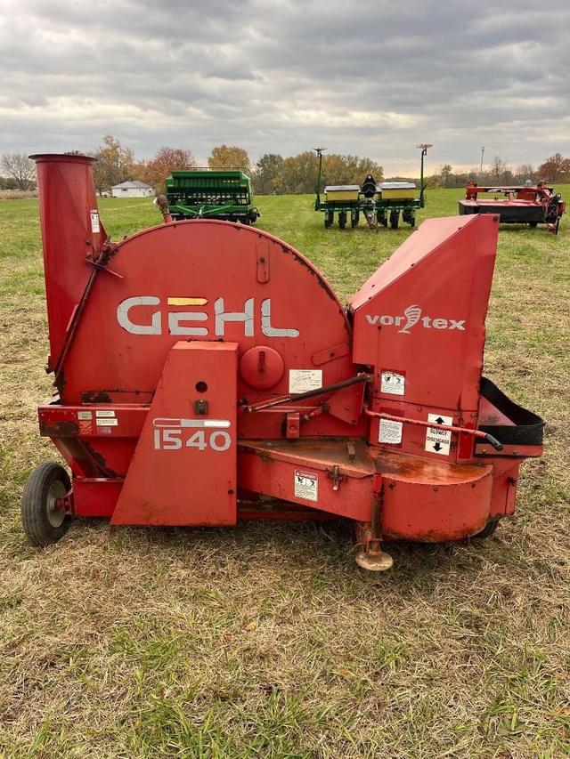 Image of Gehl 1540 equipment image 2