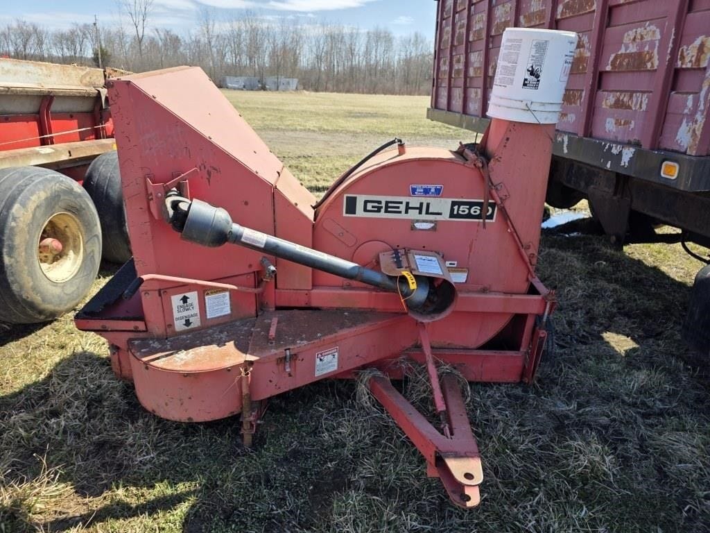 Gehl 1560 Equipment Image0