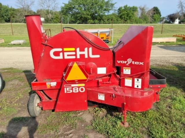 Image of Gehl 1580 equipment image 3