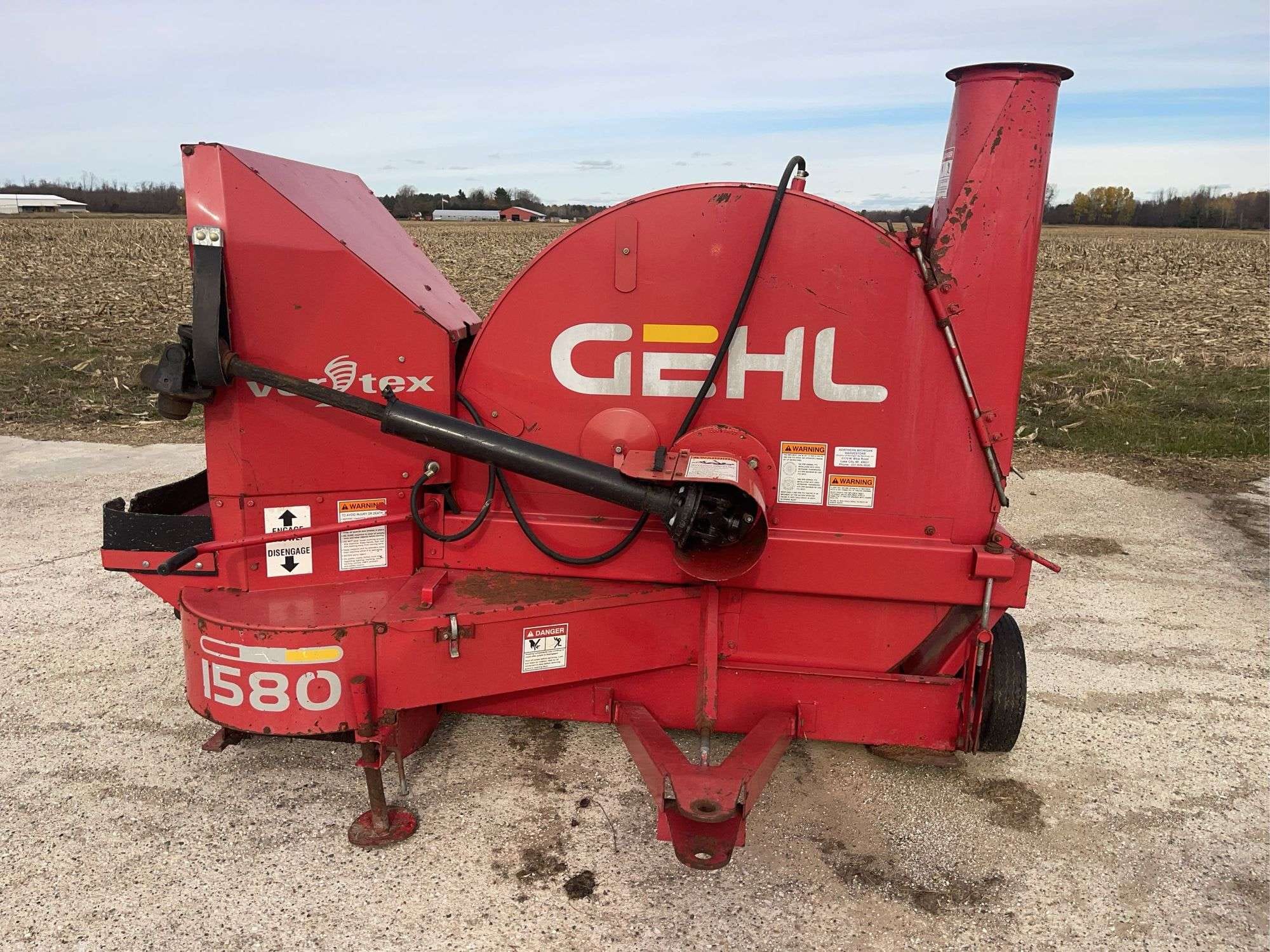 Gehl 1580 Equipment Image0