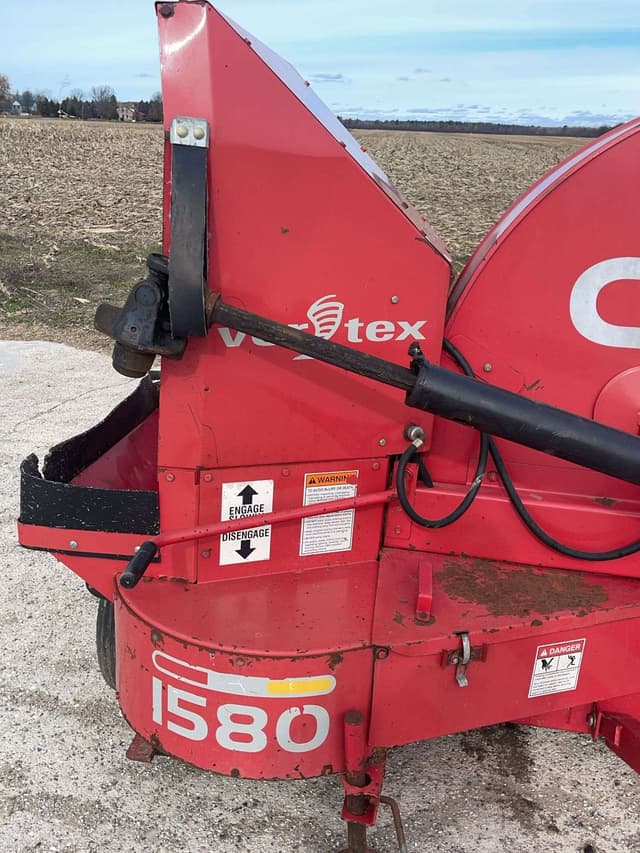 Image of Gehl 1580 equipment image 2