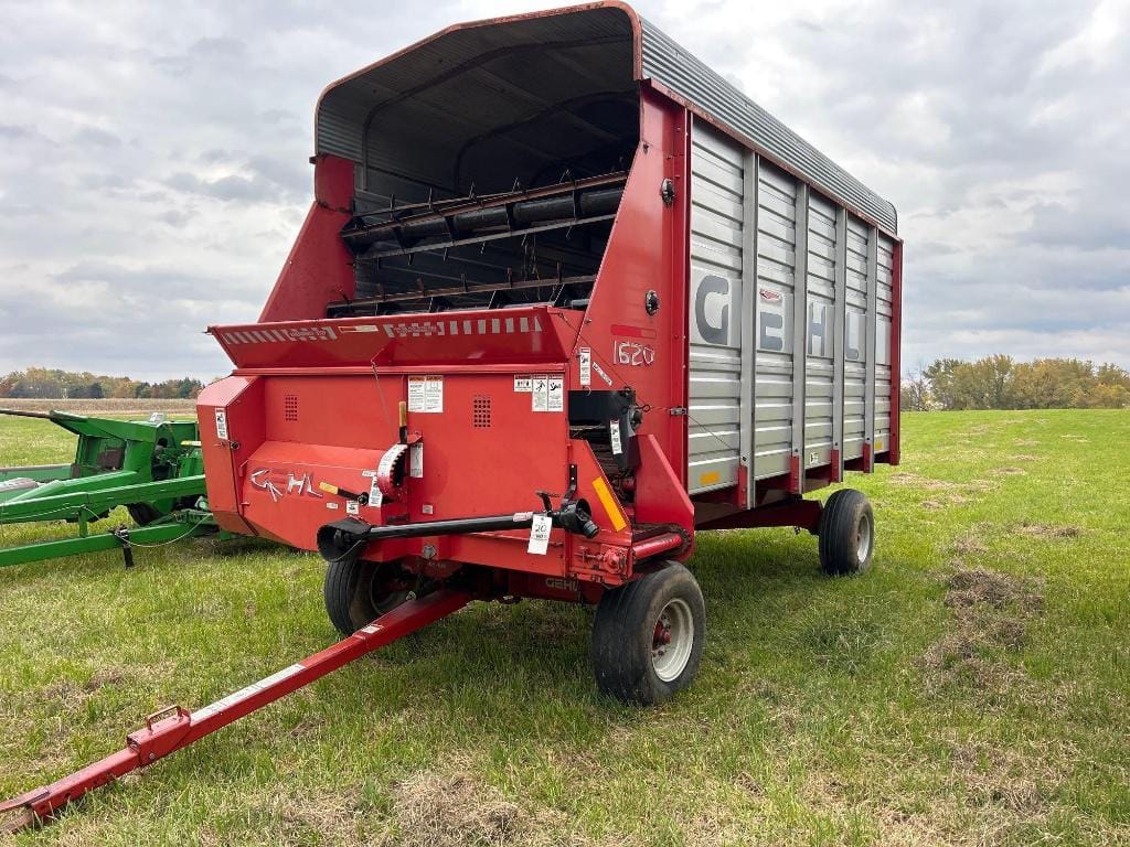 Gehl 1620 Equipment Image0