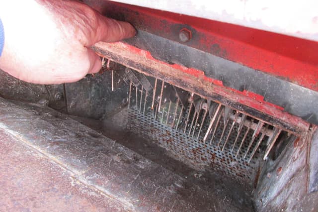 Image of Gehl 170 equipment image 4