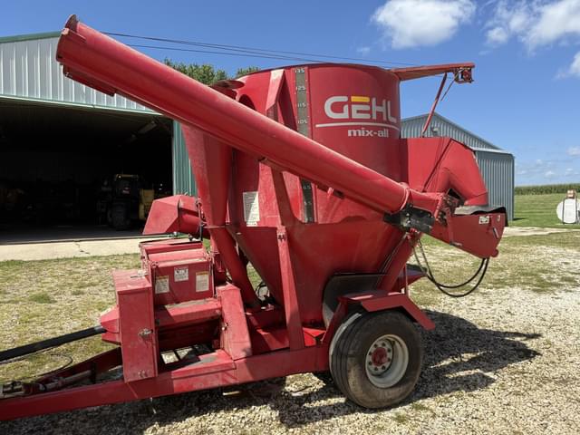 Image of Gehl 170 equipment image 3