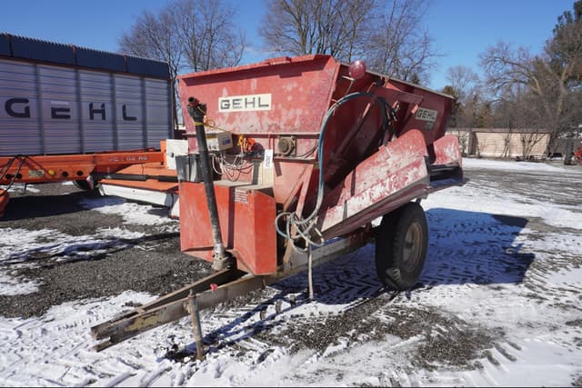 Image of Gehl 170 equipment image 2