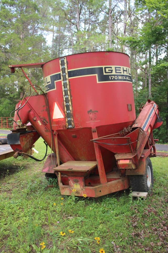 Image of Gehl 170 equipment image 2