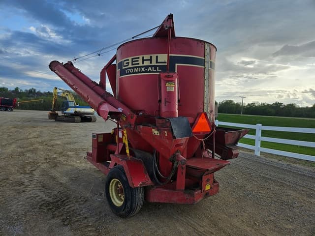 Image of Gehl 170 equipment image 2