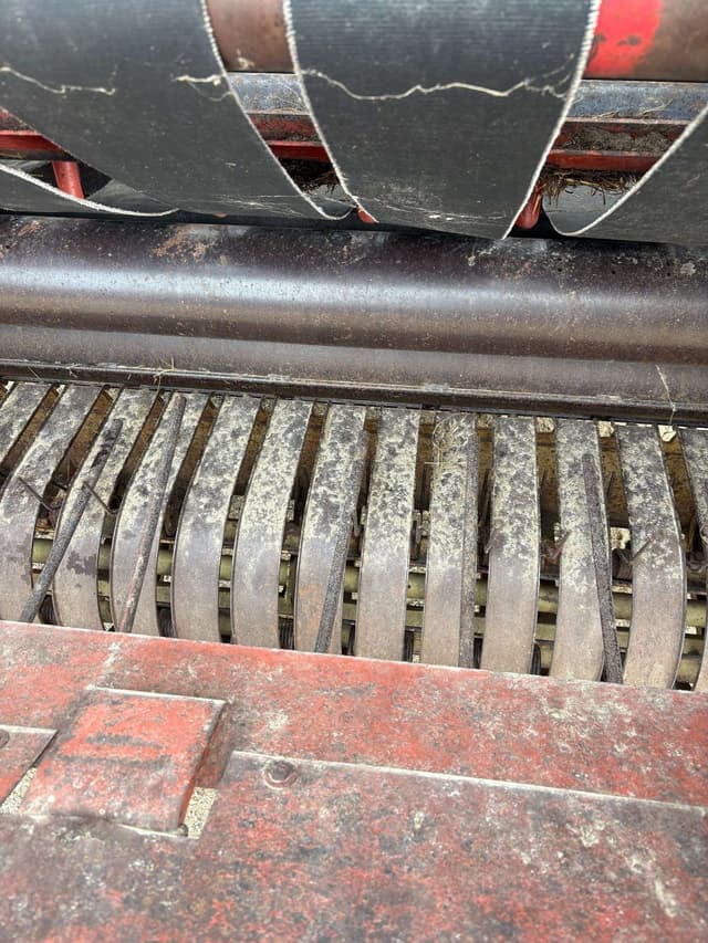 Image of Gehl 1860 equipment image 3