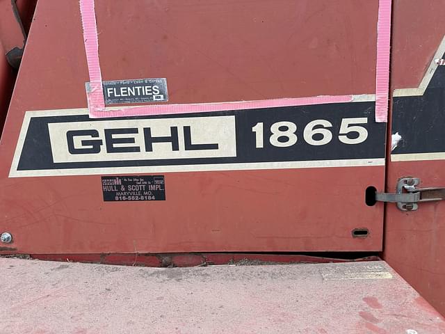 Image of Gehl 1865 equipment image 2
