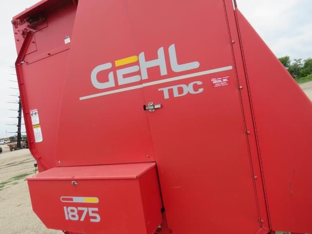 Image of Gehl 1875 equipment image 3