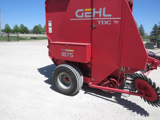 Image of Gehl 1875 equipment image 2