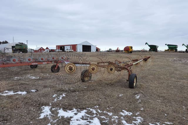 Image of Gehl 206 equipment image 4