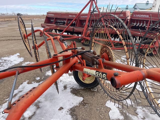 Image of Gehl 206 equipment image 3