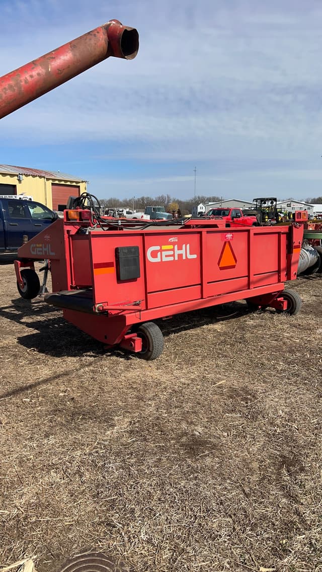 Image of Gehl 2109 equipment image 3