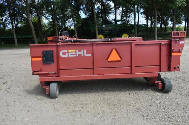 Image of Gehl 2109 equipment image 4