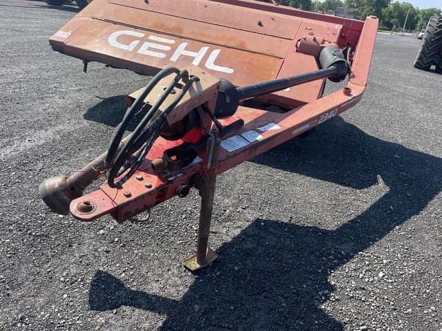 Image of Gehl 2340 equipment image 1