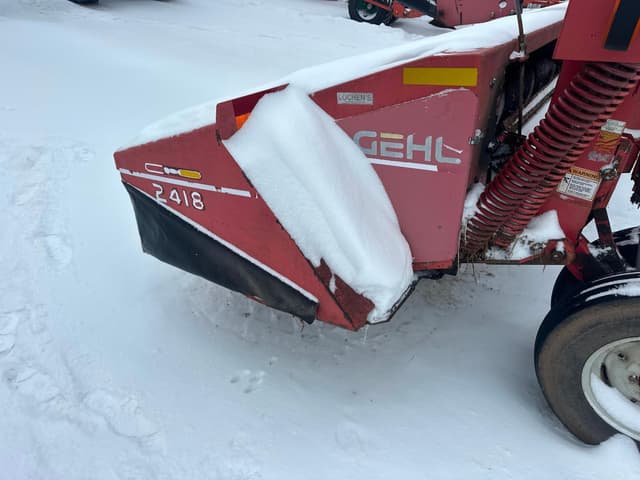 Image of Gehl 2418 equipment image 4