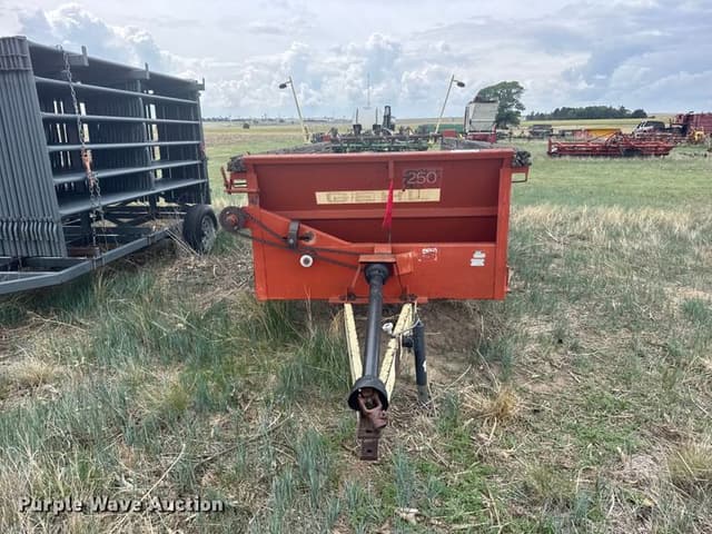 Image of Gehl 250 equipment image 1