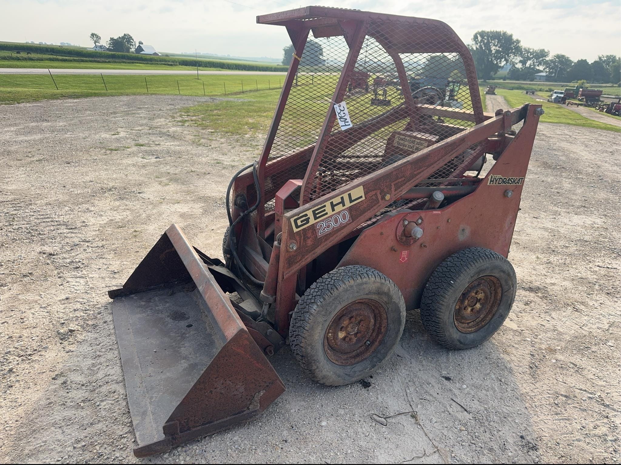 Gehl 2500 Equipment Image0