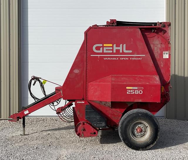 Image of Gehl 2580 equipment image 3