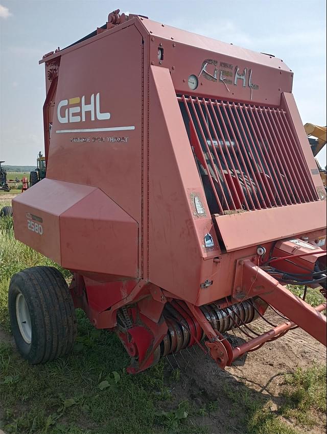 Image of Gehl 2580 equipment image 2