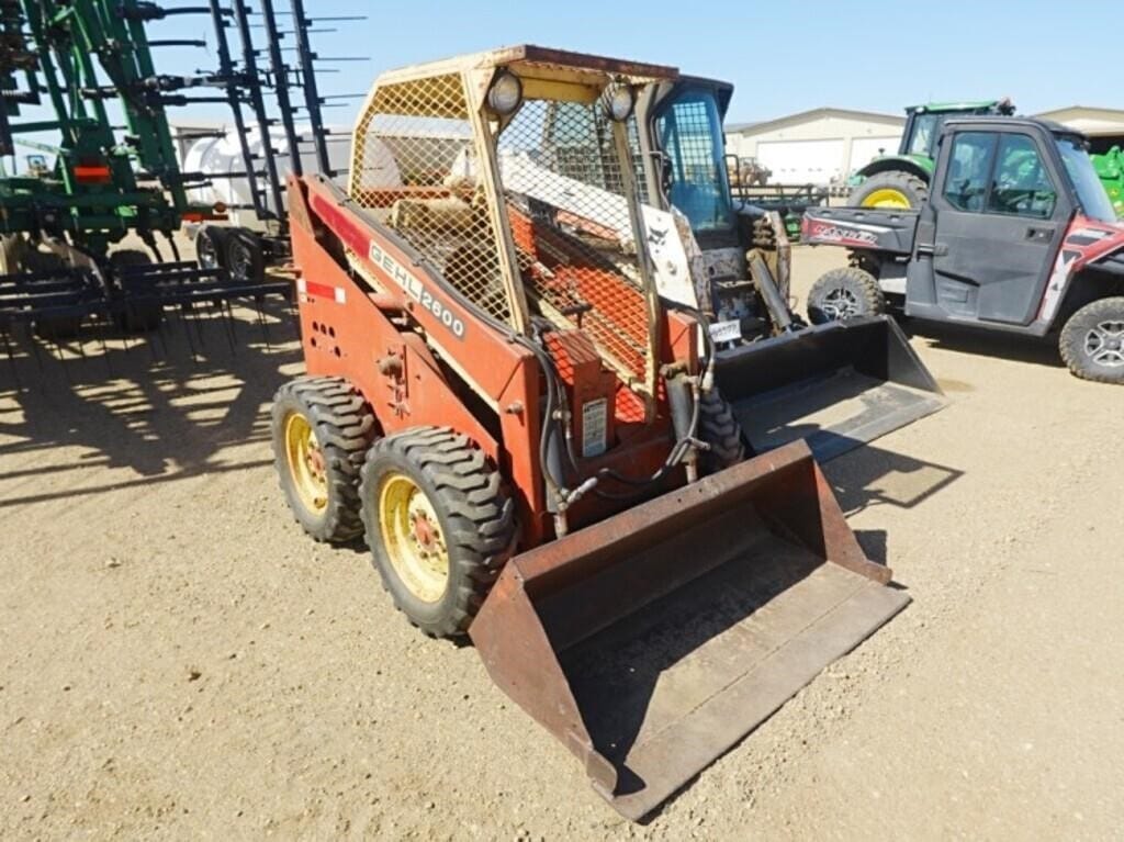 Gehl 2600 Equipment Image0