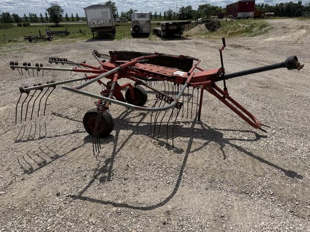 Image of Gehl 262 equipment image 1
