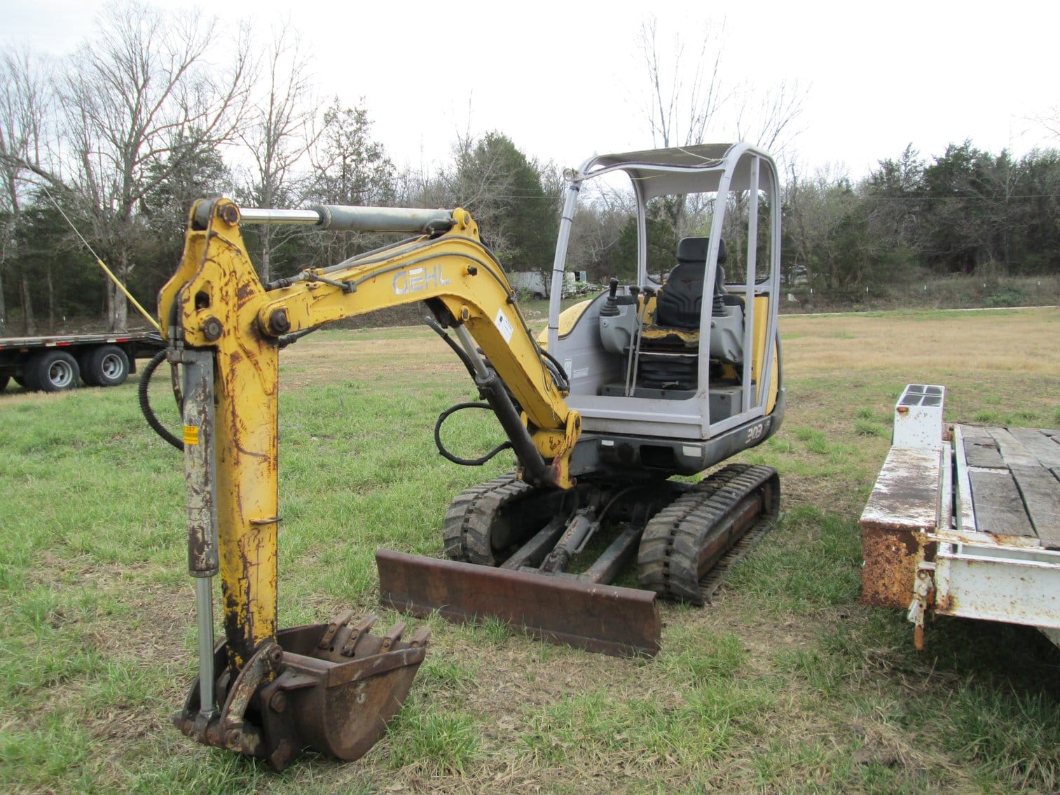 Gehl 303 Equipment Image0