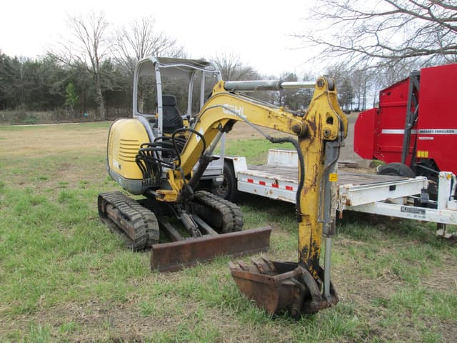 Image of Gehl 303 equipment image 1