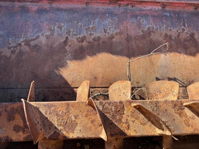 Image of Gehl 312 equipment image 4