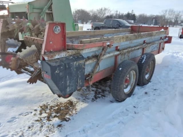 Image of Gehl 325 equipment image 4