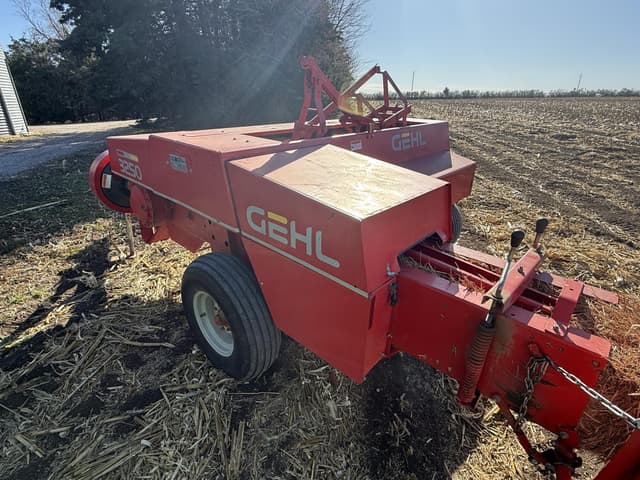 Image of Gehl 3250 equipment image 4