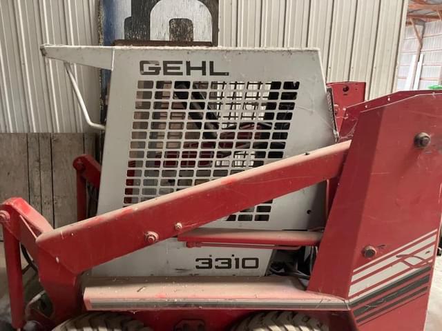 Image of Gehl 3310 equipment image 1